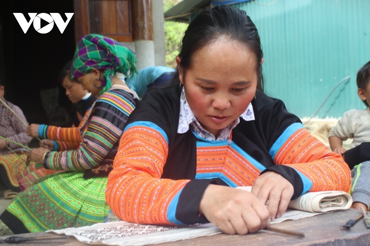 Producing patterns on cloth requires a great deal of dexterity and industriousness.