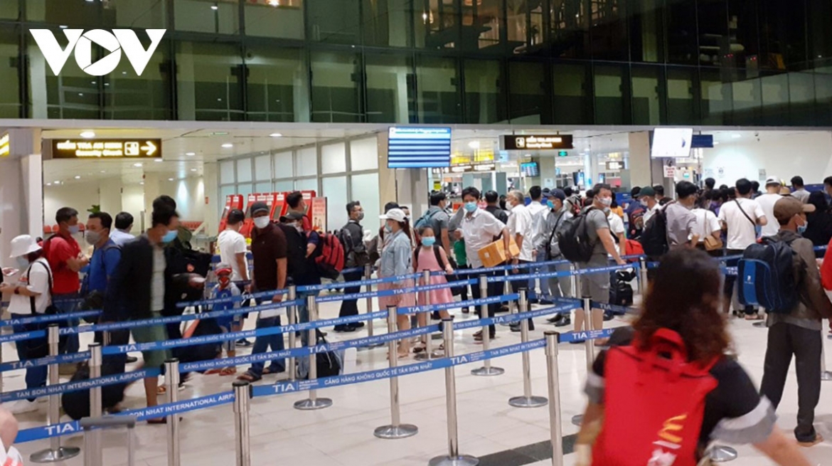 HCM City will closely closely monitor passengers' health at Tan Son Nhat Airport.