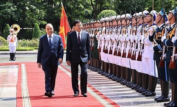 President Nguyen Xuan Phuc (left) chairs the welcome ceremony for General Secretary of the Lao People’s Revolutionary Party (LPRP) Central Committee and President of Laos Thongloun Sisoulith on June 28.
(Photo: VNA)
