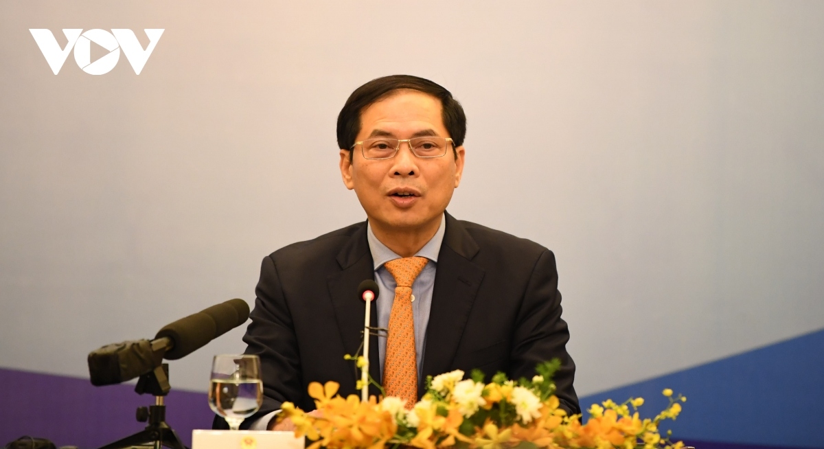 Foreign Minister Bui Thanh Son speaks at the press briefing in Hanoi.