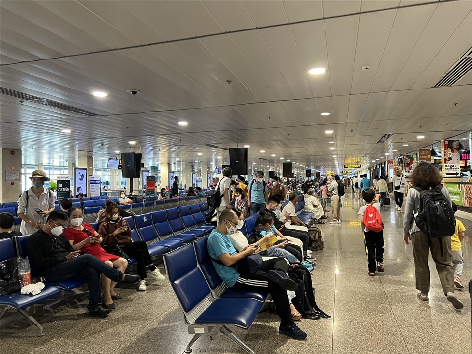 February 6, or the sixth day of the first lunar month, is forecast to be a peak time when the airport receives a total of 695 flights, including 141 international flights.