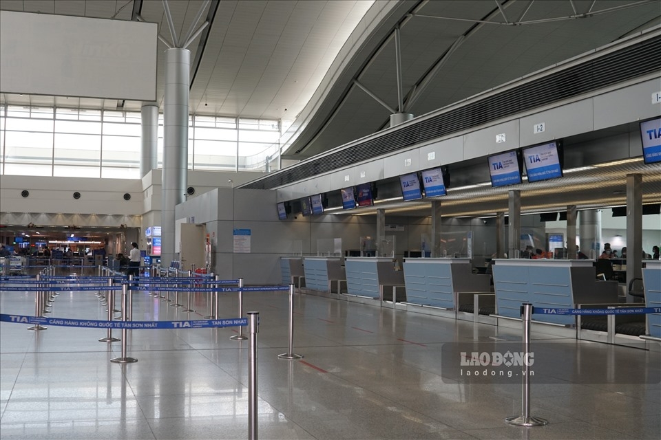 Quiet scenes are recorded at Tan Son Nhat International Airport on the morning of February 16.