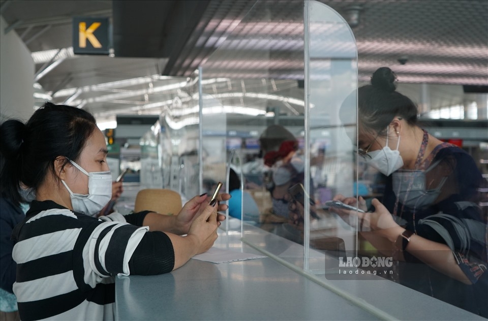 The majority of people complete their check-in procedures at home as a means of helping to reduce the amount of time they have to spend at the airport.