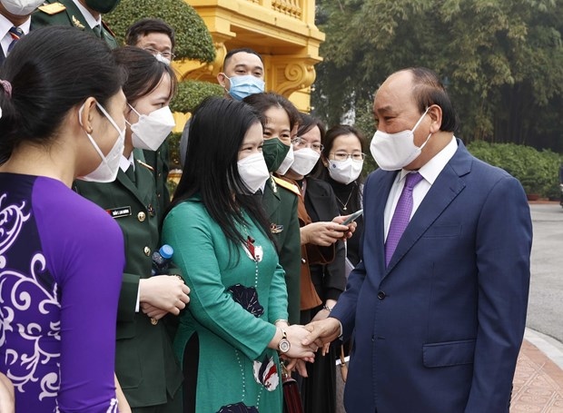 State President Nguyen Xuan Phuc meets with representatives of health workers in Hanoi on February 27 (Photo: VNA)