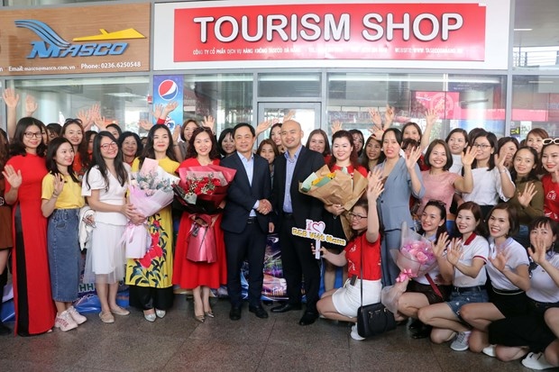MICE tourists were welcomed by leaders of Da Nang city’s Department of Tourism in 2021.