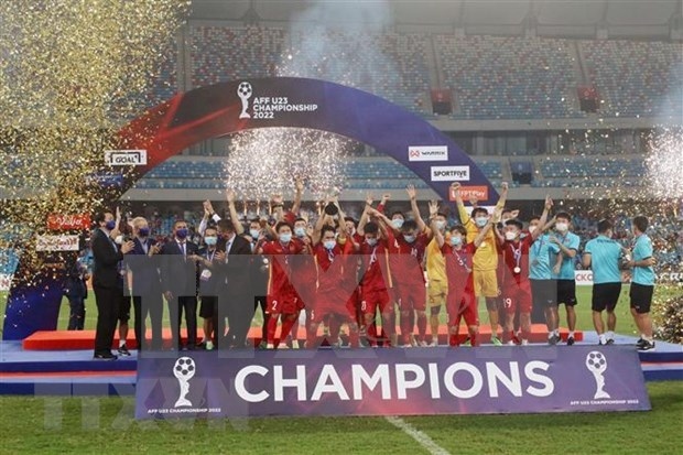 Vietnam's U23 football team defeats Thailand 1-0 in the final match to earn their AFF Youth Championship title on February 26. (Photo: VFF/VNA)