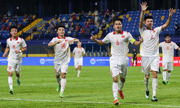 Vietnamese players celebrate victory in the AFF U23 Championship game against Singapore on February 19. (Photo courtesy by the Vietnam Football Federation)
