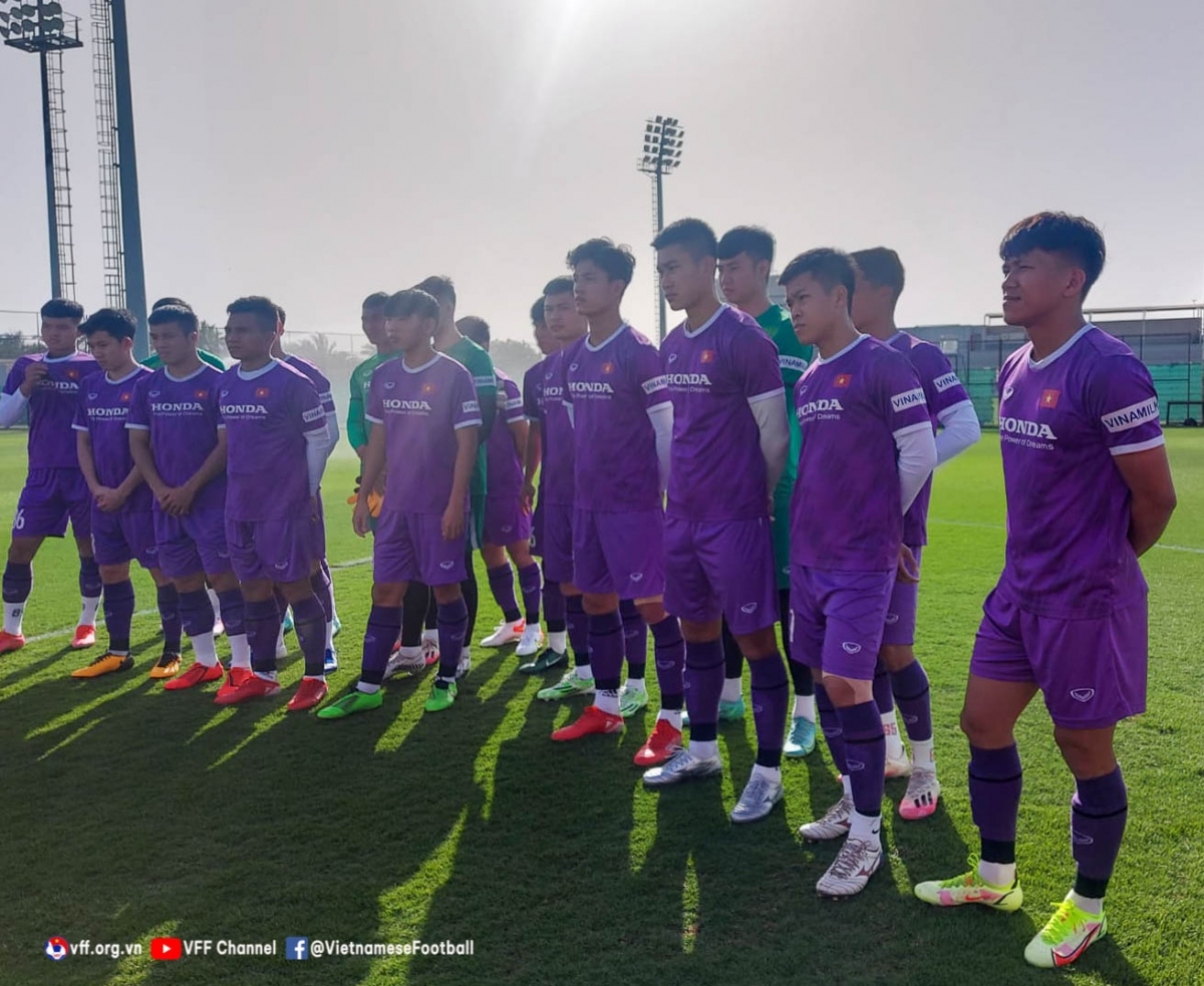 After touching down in Dubai in the United Arab Emirates (UAE), the team begins their first training session at a destination located approximately 15 minutes away from their hotel.
