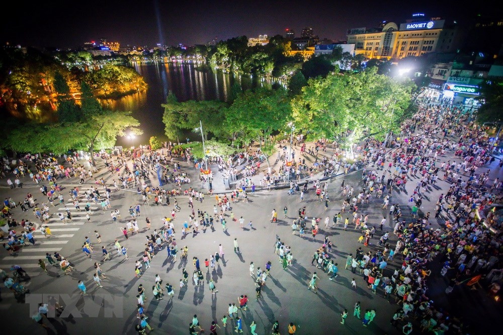 People throng a pedestrian zone in Hanoi. The capital city will put into service its fourth pedestrian street around the Son Tay ancient citadel in Son Tay Town in late April – Photo: VNA