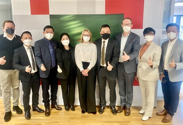 VFF, VPF ink MoU with Deutsche Fußball Liga on developing football in Vietnam