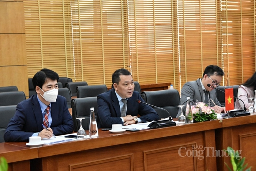 Deputy Minister of Industry and Trade Dang Hoang An speaks at the working session