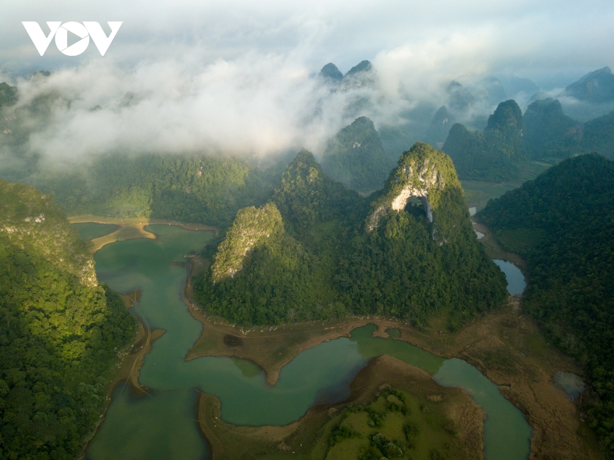 Located inside in Non Nuoc Cao Bang Global Geopark, Nui Thung Mountain or Angle Eye Mountain has become a popular destination among travelers in recent times.