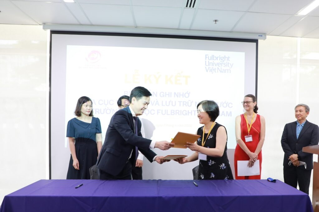 Representatives from Fulbright University Vietnam and the State Records and Archives Management Department at the signing ceremony (Photo: fullbright.edu.vn)