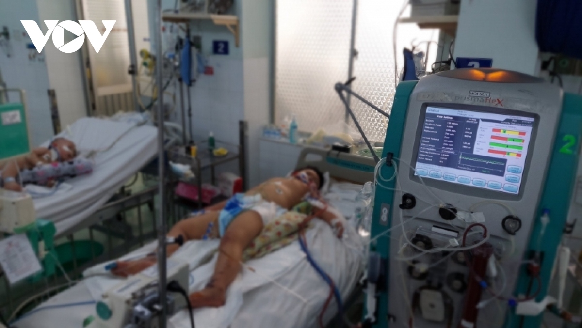  A child with dengue fever receives treatment at a hospital in Hanoi