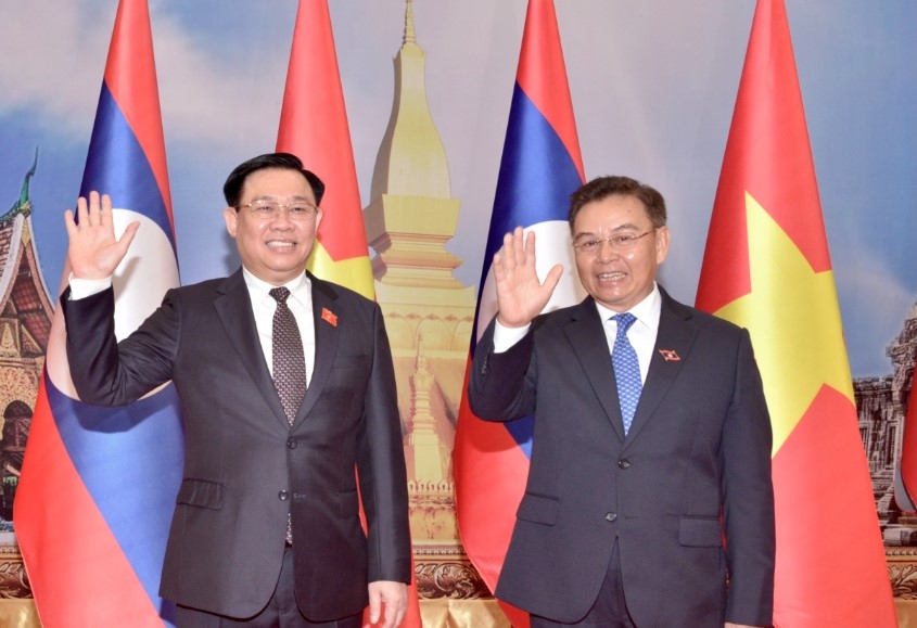 President of the Lao National Assembly Saysomphone Phomvihane (L)
and National Assembly (NA) Chairman Vuong Dinh Hue