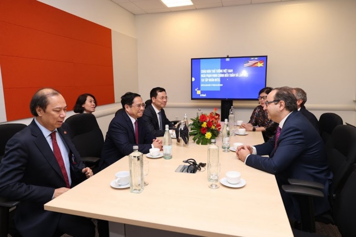 Prime Minister Pham Minh Chinh has a working session with Intel representatives (Photo: VGP)