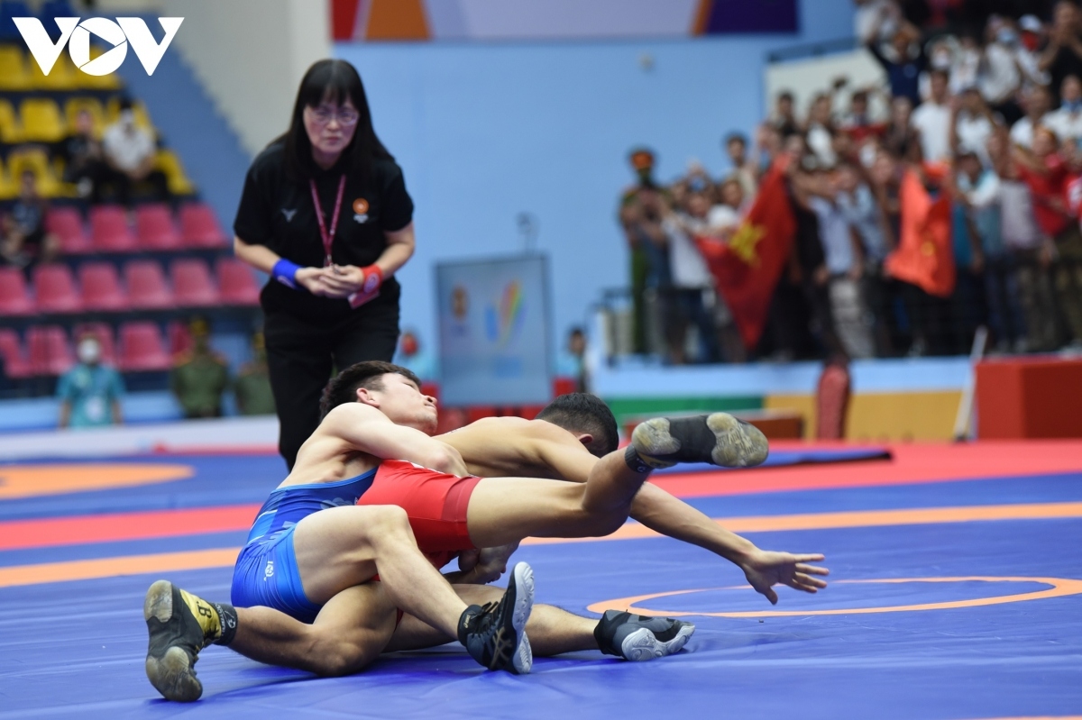 He records an easy 12-2 win over his Cambodian rival in the final.