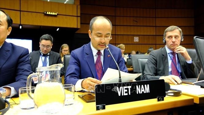 Ambassador Nguyen Trung Kien, permanent representative of Vietnam to the IAEA, addresses the regular meeting of the Board of Governors of the agency in Vienna. (Photo: VNA)