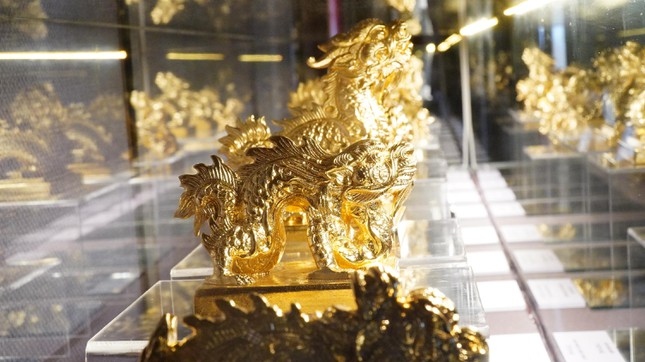 The Nguyen Dynasty was the final Vietnamese dynasty which ruled the country from 1802 to 1945. The exhibition serves to reproduce part of the history of the Nguyen Dynasty from various stories of characters and events associated with the Hue Imperial Palace.