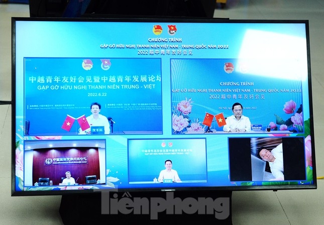 Vietnam-China youth friendship meeting 2022 is held online. (Photo: Tienphong.vn)