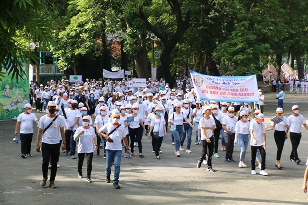 Over 5,000 people walk for AO victims in HCM City (Photo: VNA) 