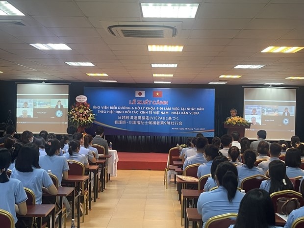 Overview of a ceremony to send off 150 Vietnamese nurses and caregivers to Japan (Photo: VNA)