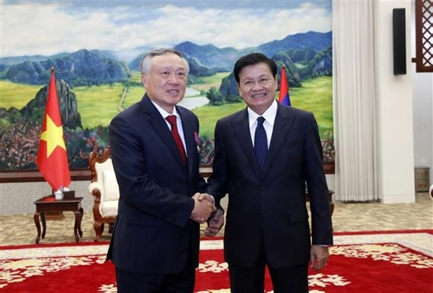 Chief Justice of the Supreme People’s Court of Vietnam Nguyen Hoa Binh (L) and General Secretary of the Lao People's Revolutionary Party and President of Laos Thongloun Sisoulith. (Photo: VNA)