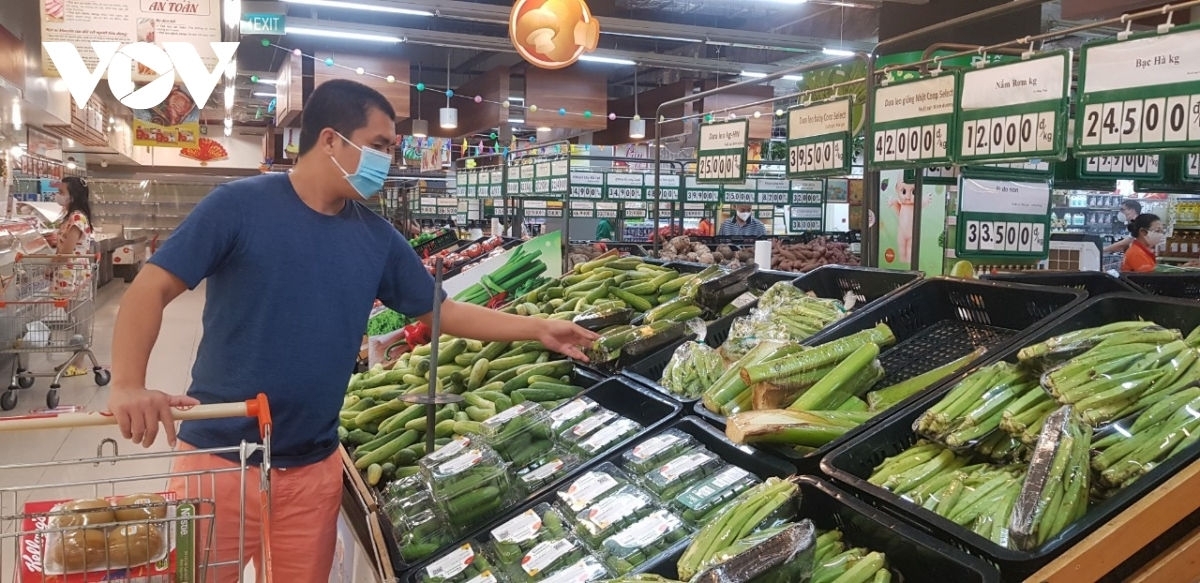 Food costs remain high despite sharp falls in petrol prices