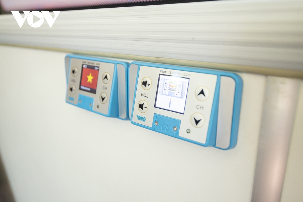 The bus is fully equipped with automatic narration to help visitors learn more information about the various destinations.