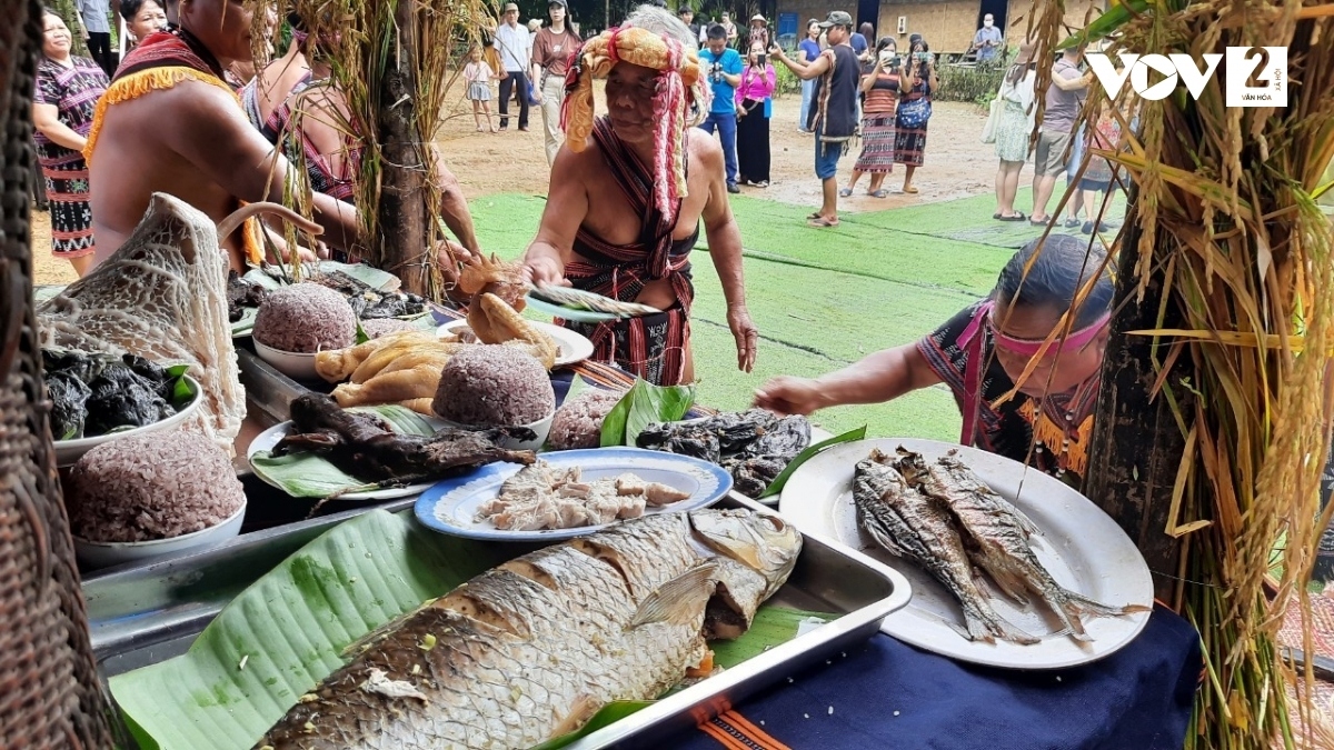 The shaman and elderly prepare offerings ahead of the crop-praying festival.