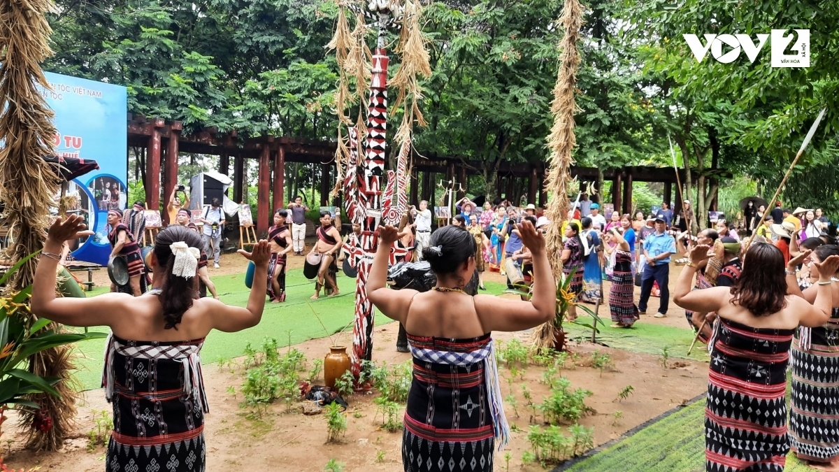 Co Tu ethnic women perform traditional dances to show their respect to the genies and to expect a new bumper crop ahead.