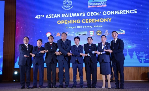 Officials from the railway industry in eight ASEAN countries pose for group photo at the event.