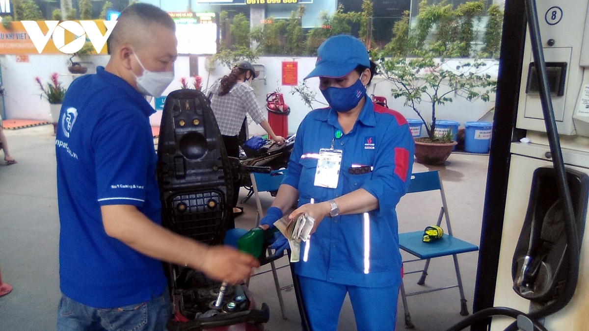 Vietnam plans to ensure a sufficient supply of petroleum for domestic use by the end of the year.