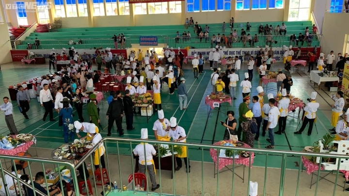 Phu Yen province hosts a food contest on July 31 as part of the first-ever lobster festival to be held in Song Cau town.