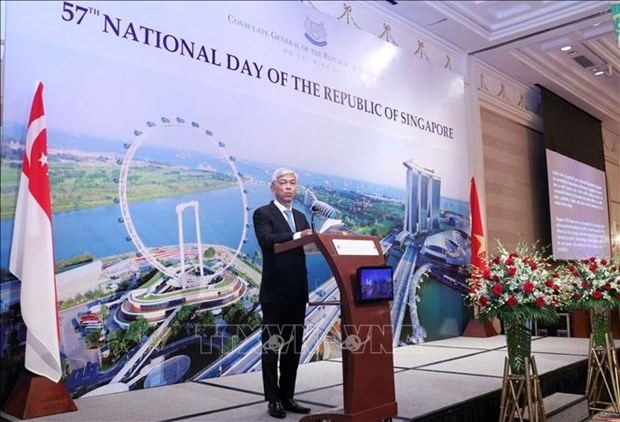 Vice Chairman of the municipal People’s Committee Vo Van Hoan delivers the remark at the celebration ceremony of Singapore’s 57th National Day on August 15. (Photo: VNA)