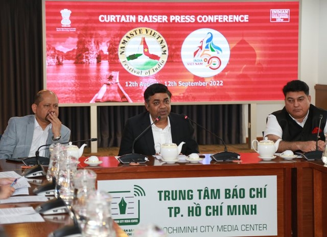 Consul General of India in Ho Chi Minh City Madan Mohan Sethi announces announce the first-ever Namaste Vietnam Festival to be held in Vietnam at a press conference on August 10. (Photo: VGP)