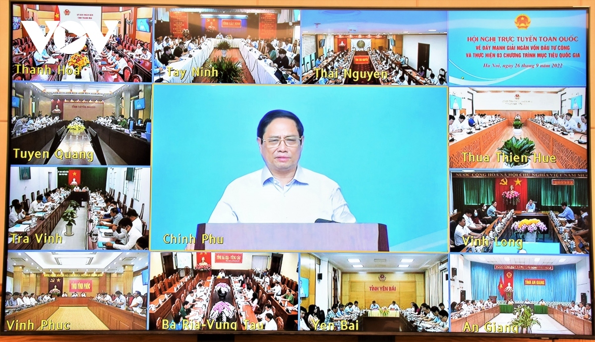 Prime Minister Pham Minh Chinh chairs the meeting