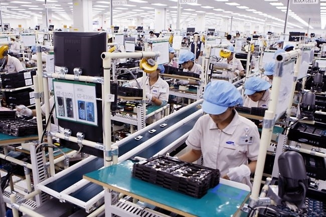 Vietnam raked in approximately US$77 billion from the export of phones, components and computers, electronic products in eight months (Photo: dangcongsan.vn)