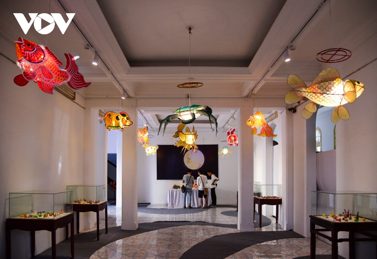 Animal-shaped lanterns are showcased to give visitors an insight into traditional culture.