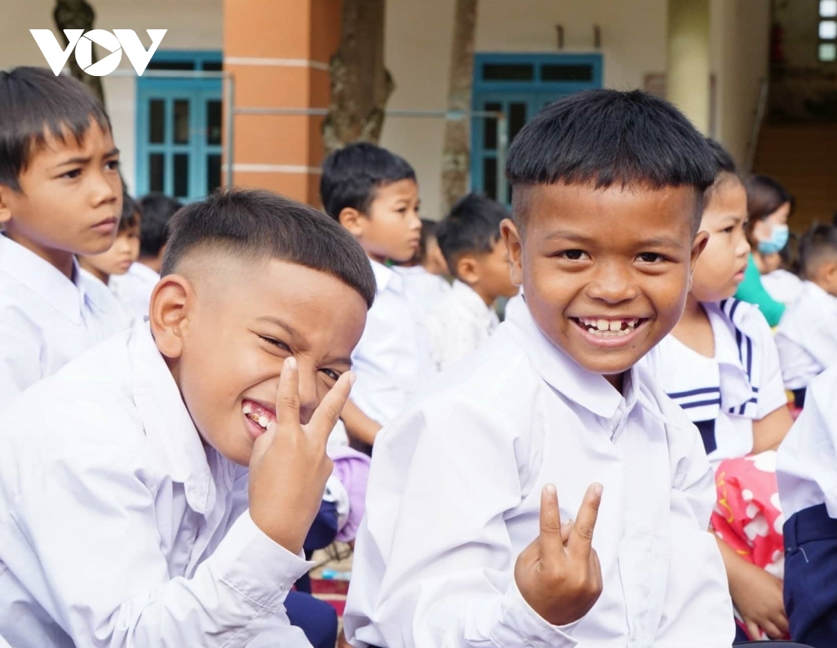Raglay ethnic boys in Khanh Hoa province can’t hide their joy on the first day of the new academic year.