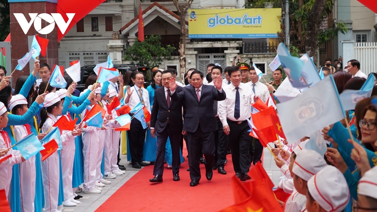 Meanwhile, Prime Minister Pham Minh Chinh attends the ceremony at Doan Thi Diem primary school in Hanoi.