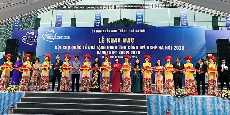 The opening ceremony of Hanoi Giftshow 2020 (Photo: congthuong.vn)
