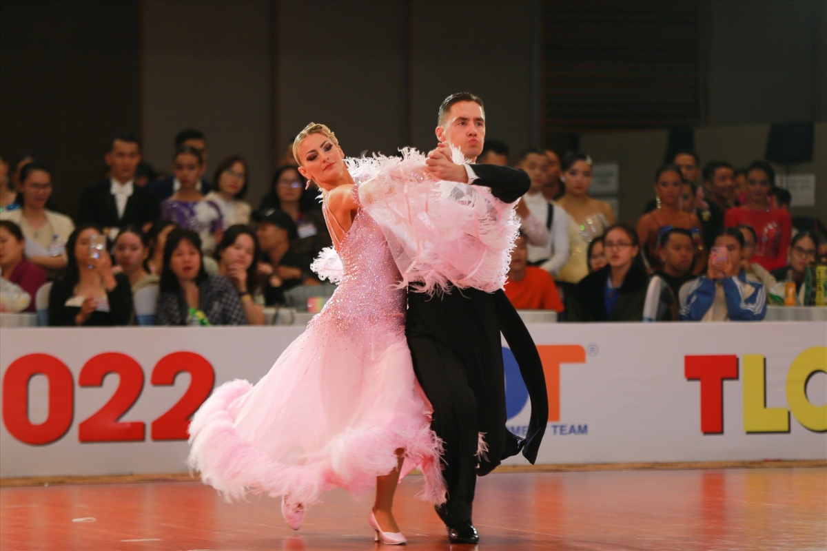 Dmitri Kolobov and Signe Busk of Denmark come first in the international open standard adult category.