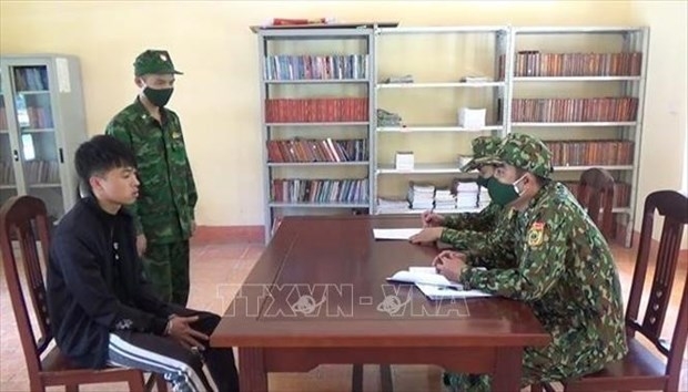 Under further investigation, Cao Bang province's border guards continued to arrest 20-year-old Dinh Quoc Huan, residing in Tra Linh township, Trung Khanh district.