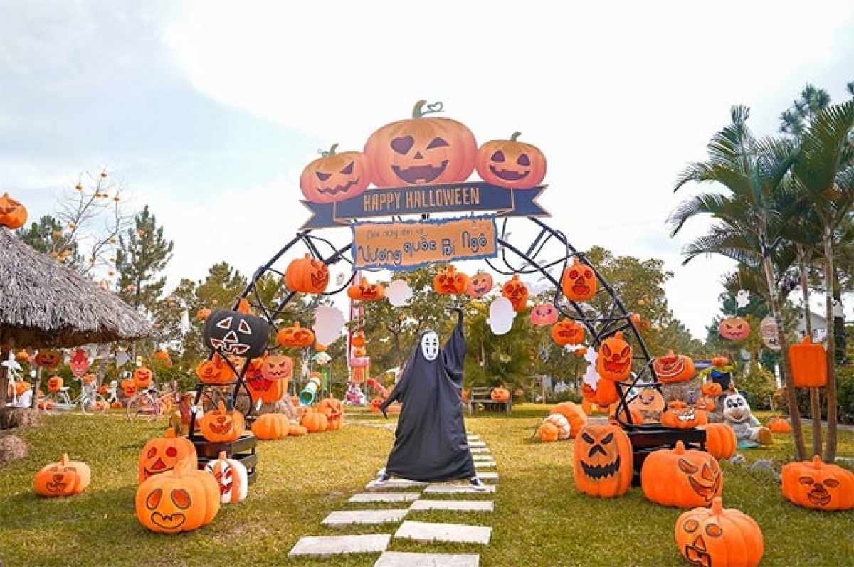 Parks feature scary decorations to offer visitors an interesting experience.
