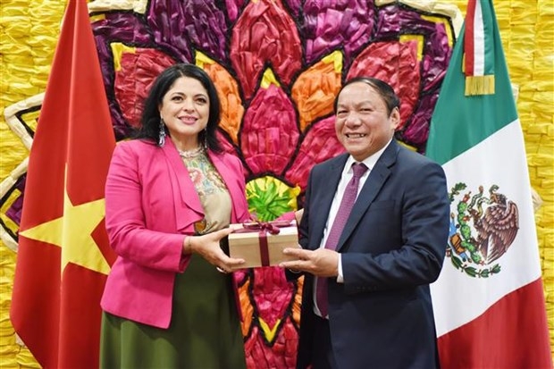 Minister of Culture, Sports and Tourism Nguyen Van Hung (R) poses for a photo with Mexican Secretary of Culture Alejandra Frausto Guerrero.