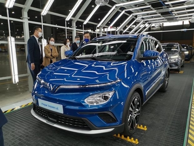 VF e34, the first model developed by Vietnamese automaker VinFast, has seen a sudden sales surge and is ranked 8th in the list of best-selling cars in the Vietnamese market in July 2022. (Photo muaxegiatot.vn)