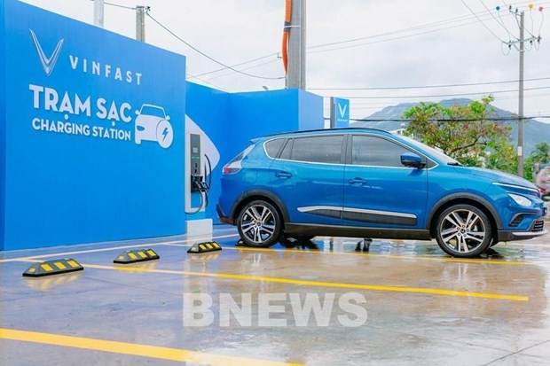 VinFast, Petrolimex open e-vehicle charging stations