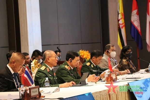Defence Minister Gen. Phan Van Giang (third from left) at 16th ADMM (Photo: qdnd.vn)