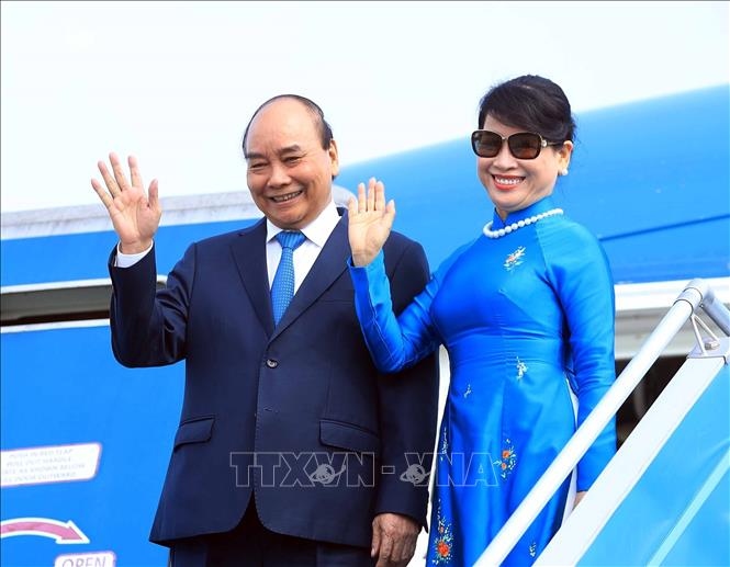State President Nguyen Xuan Phuc and his wife leave Hanoi for Bangkok for a visit to Thailand on November 16.